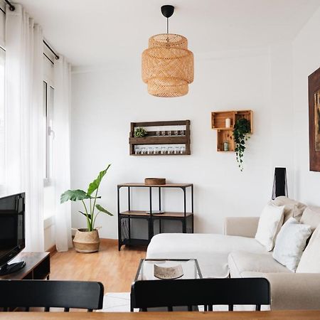 Sunny And Modern Apartment Ideal For Groups برشلونة المظهر الخارجي الصورة