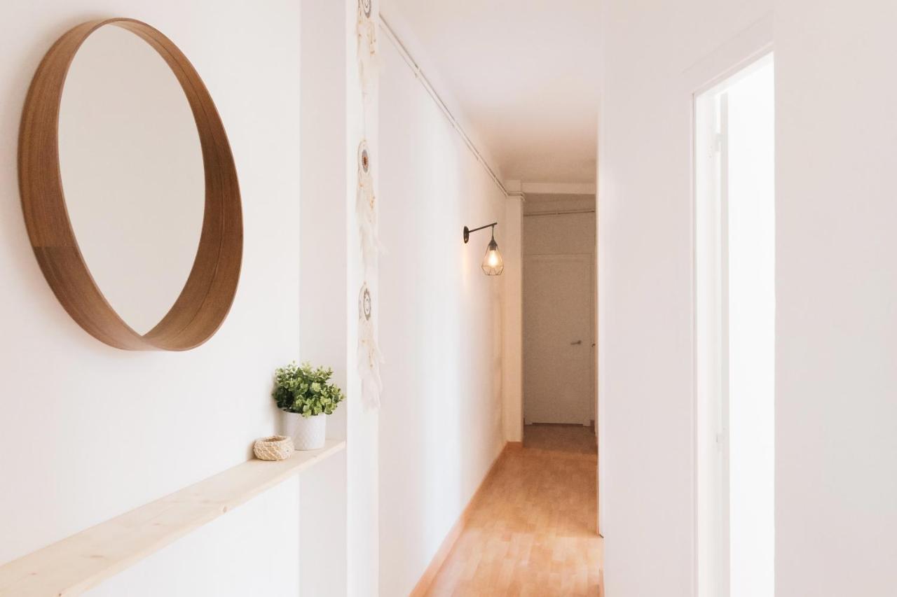 Sunny And Modern Apartment Ideal For Groups برشلونة المظهر الخارجي الصورة