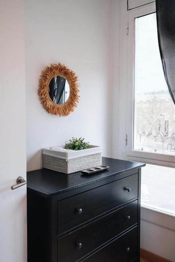 Sunny And Modern Apartment Ideal For Groups برشلونة المظهر الخارجي الصورة